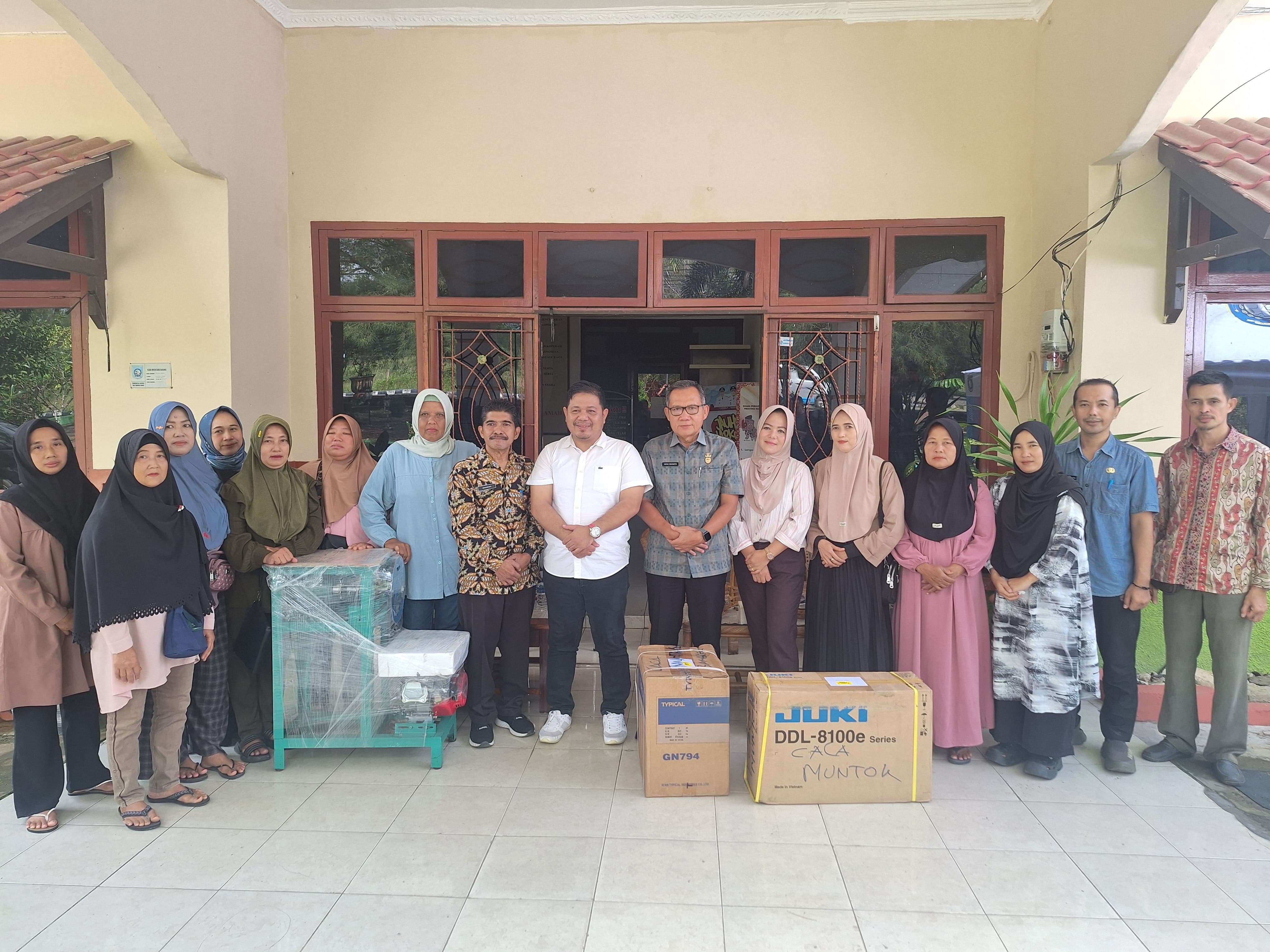 Pemberian Bantuan Alat Pada 10 Pelaku UMKM di Kabupaten Bangka Barat