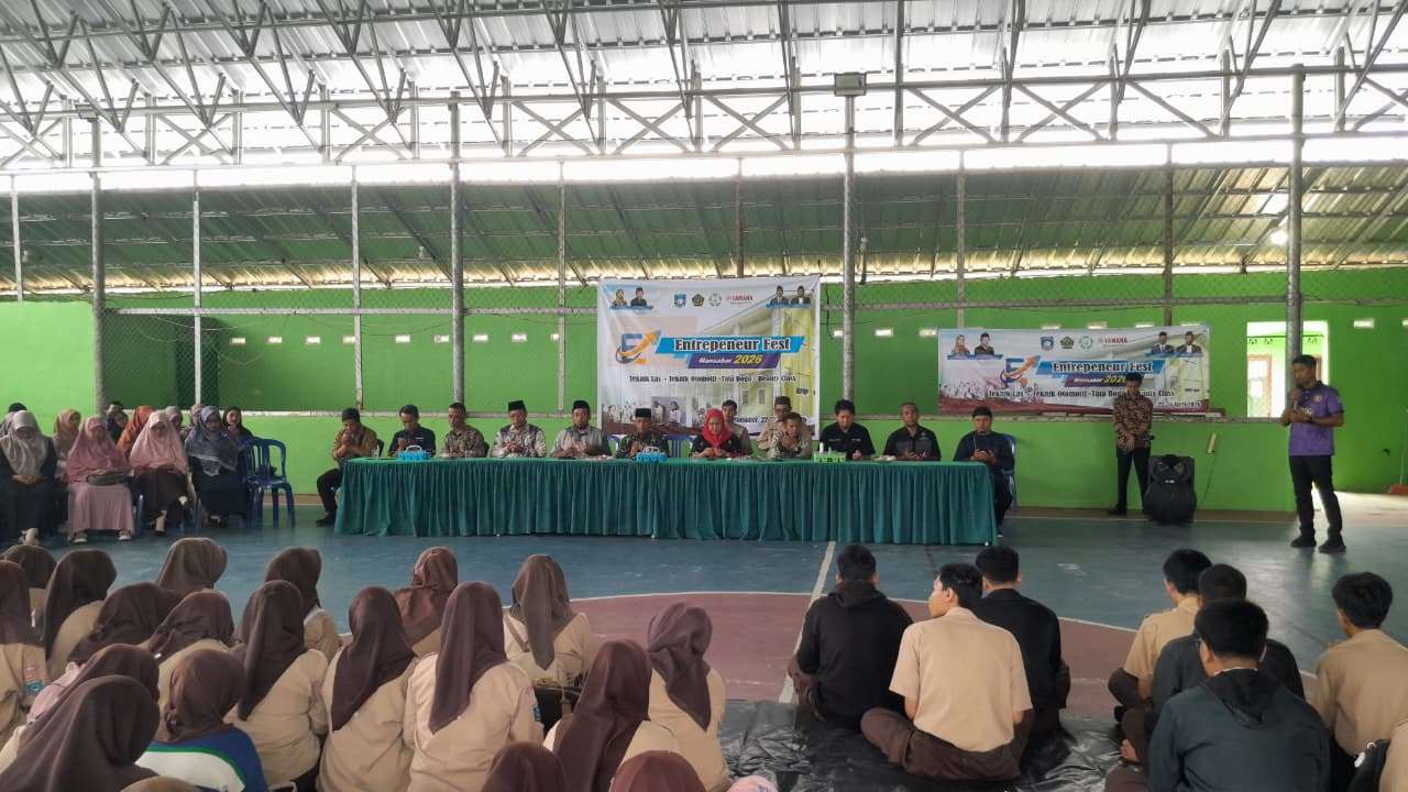 DKUP HADIR ACARA ENTREPENEUR FEST DI MAN 1 BABAR