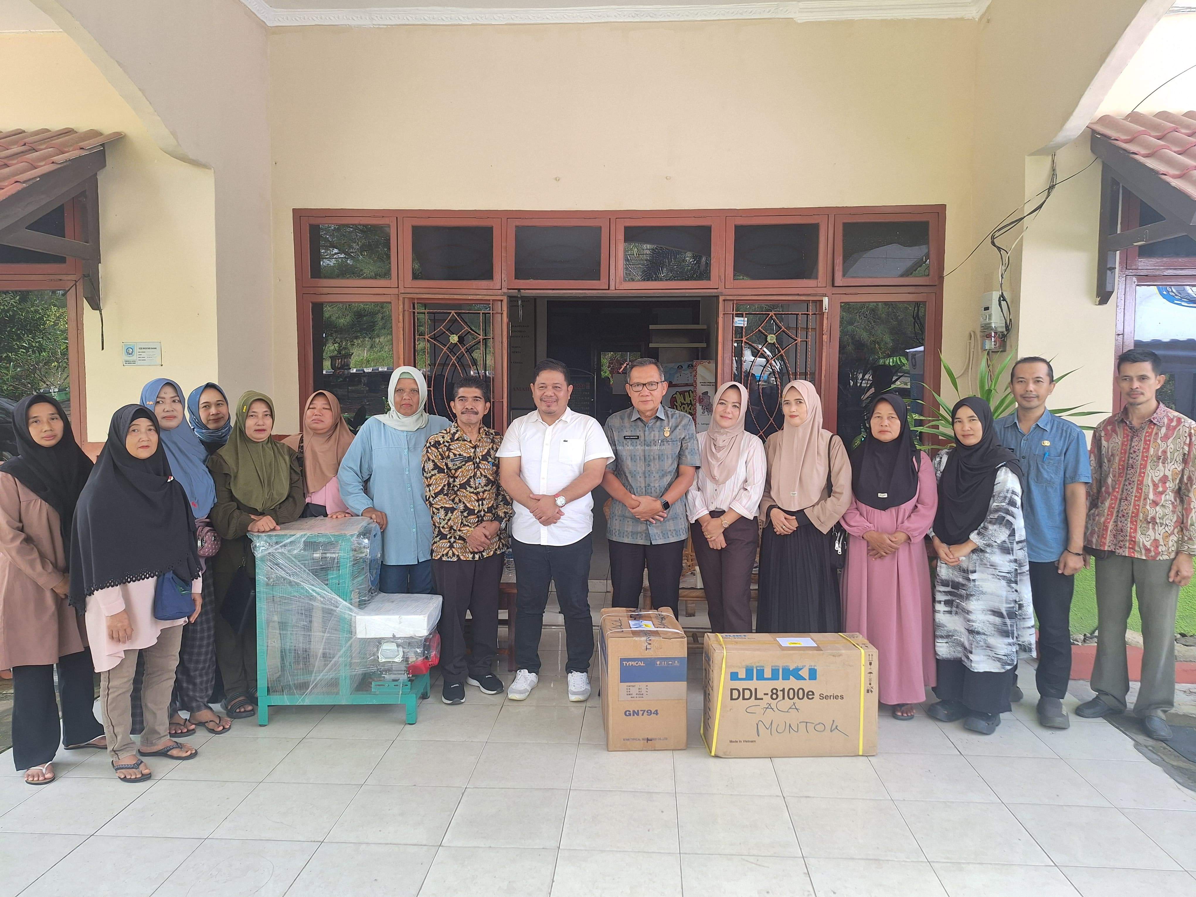 Pemberian Bantuan Alat Pada 10 Pelaku UMKM di Kabupaten Bangka Barat