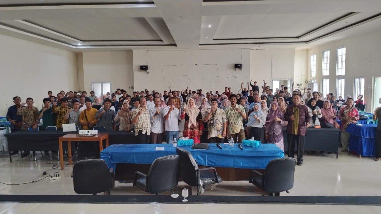 Kepala Dinas Koperasi, UKM dan Perdagangan Tutup Kegiatan Peningkatan Kompetensi SDM Pengurus KDMP Bangka Barat