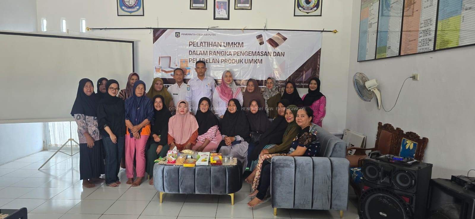Kepala Dinas Koperasi Usaha Kecil Menengah dan Pedagangan Kabupaten Bangka Barat Menjadi Narasumber Dalam Kegiatan Pelatihan UMKM Dalam Rangka Pengemasan dan Pelebelan Produk UMKM